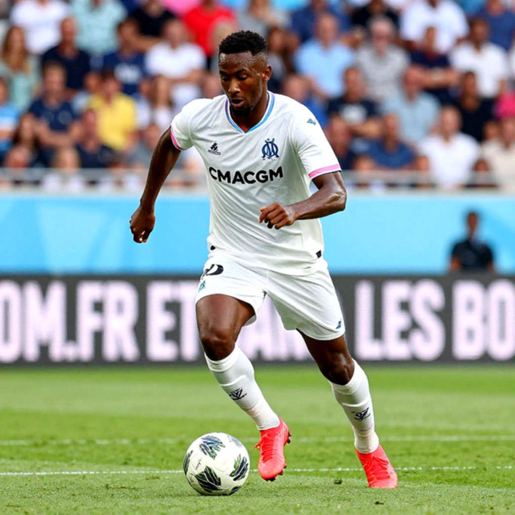 The Thirtieth Minute in the Dutch Fifth Tier: When a Referee Put the Whistle Down Over One Word The Thirtieth Minute in the Dutch Fifth Tier: When a Referee Put the Whistle Down Over One Word