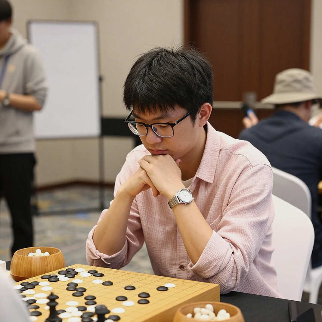 US Championships: Woodward hạ Caruana, Lee nới khoảng cách — và một tờ rơi khai cuộc đội lốt bản tin