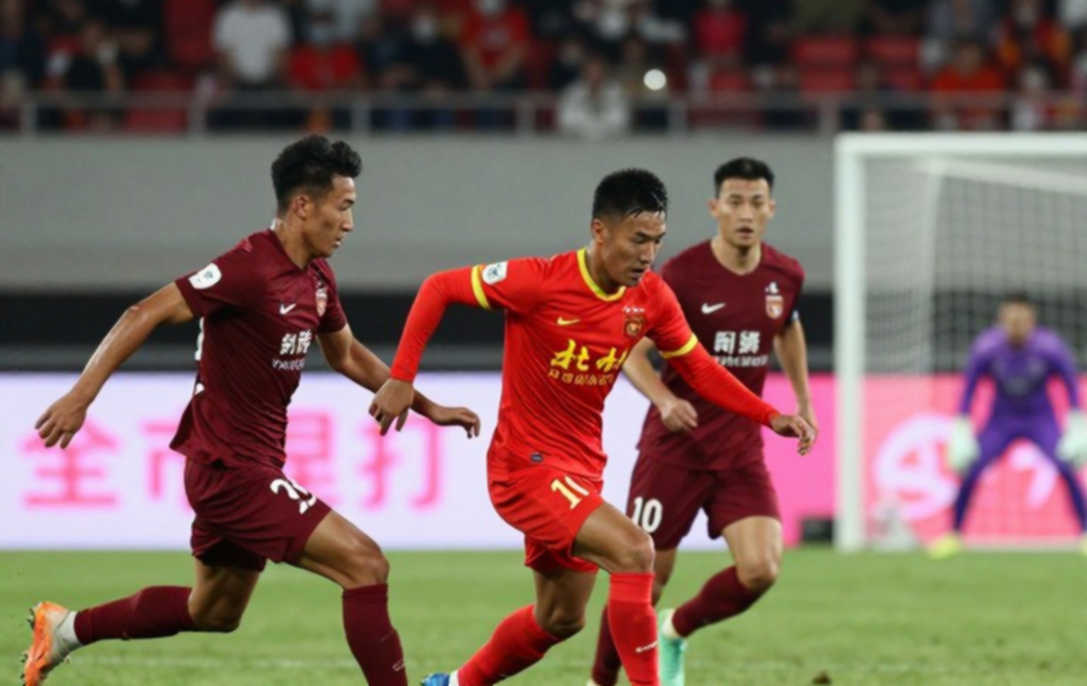 The Referee's Eye: A Verdict Not Yet Delivered in the Mid-Season Transfer Market The Referee's Eye: A Verdict Not Yet Delivered in the Mid-Season Transfer Market