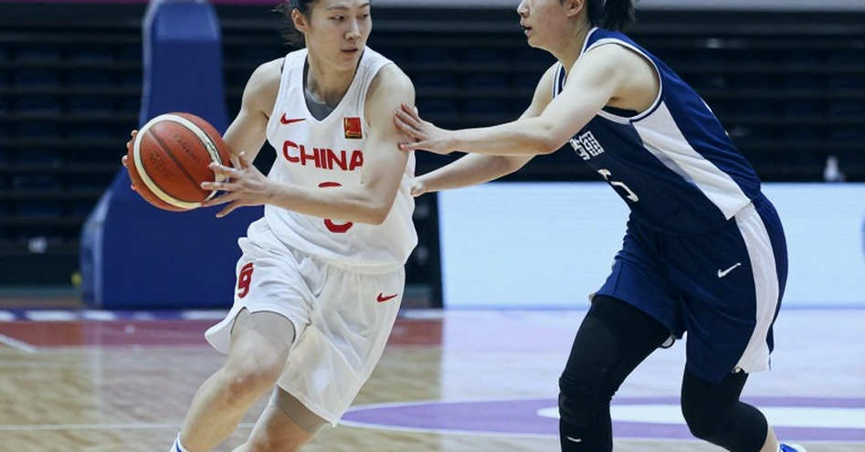 Chiếc xe đạp của Mbappe và tiếng vỗ tay trong sân trống Chiếc xe đạp của Mbappe và tiếng vỗ tay trong sân trống