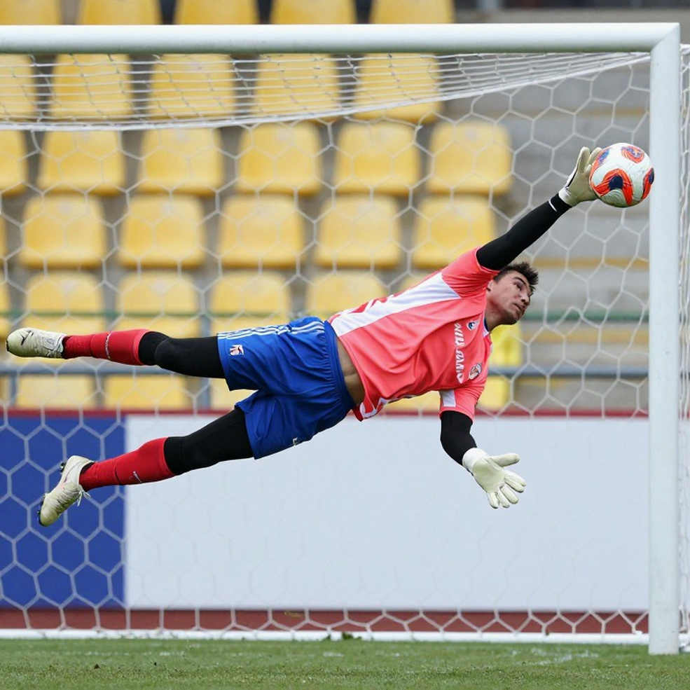 Nawaf Al-Aqidi and the Elbow Surgery: When Al-Nassr's Goalkeeper Bets His Future on One Operation Nawaf Al-Aqidi and the Elbow Surgery: When Al-Nassr's Goalkeeper Bets His Future on One Operation