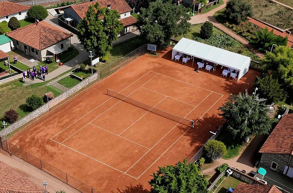 Rafael Nadal đánh triển lãm ở Manacor: tín hiệu thật nằm ngoài vạch sân