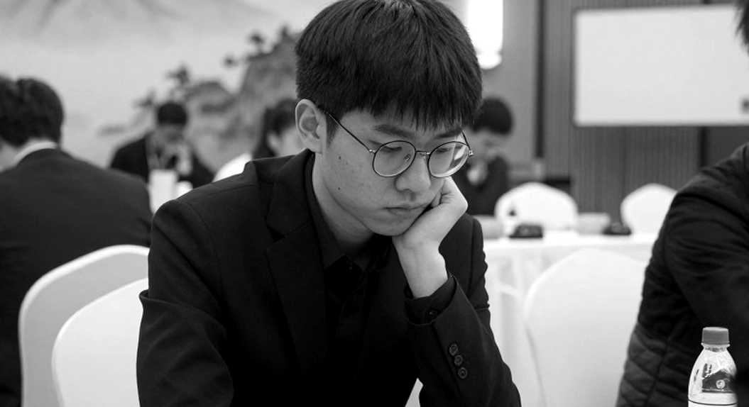 Khi bộ dữ liệu trống, câu trả lời trung thực nhất là không đủ thông tin